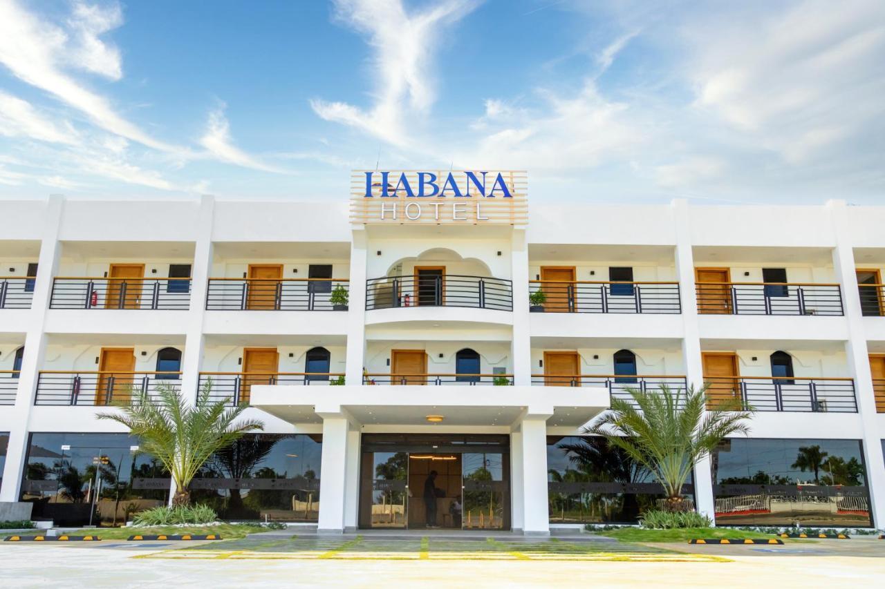 Habana Hotel Y Restaurante Higuey Dış mekan fotoğraf