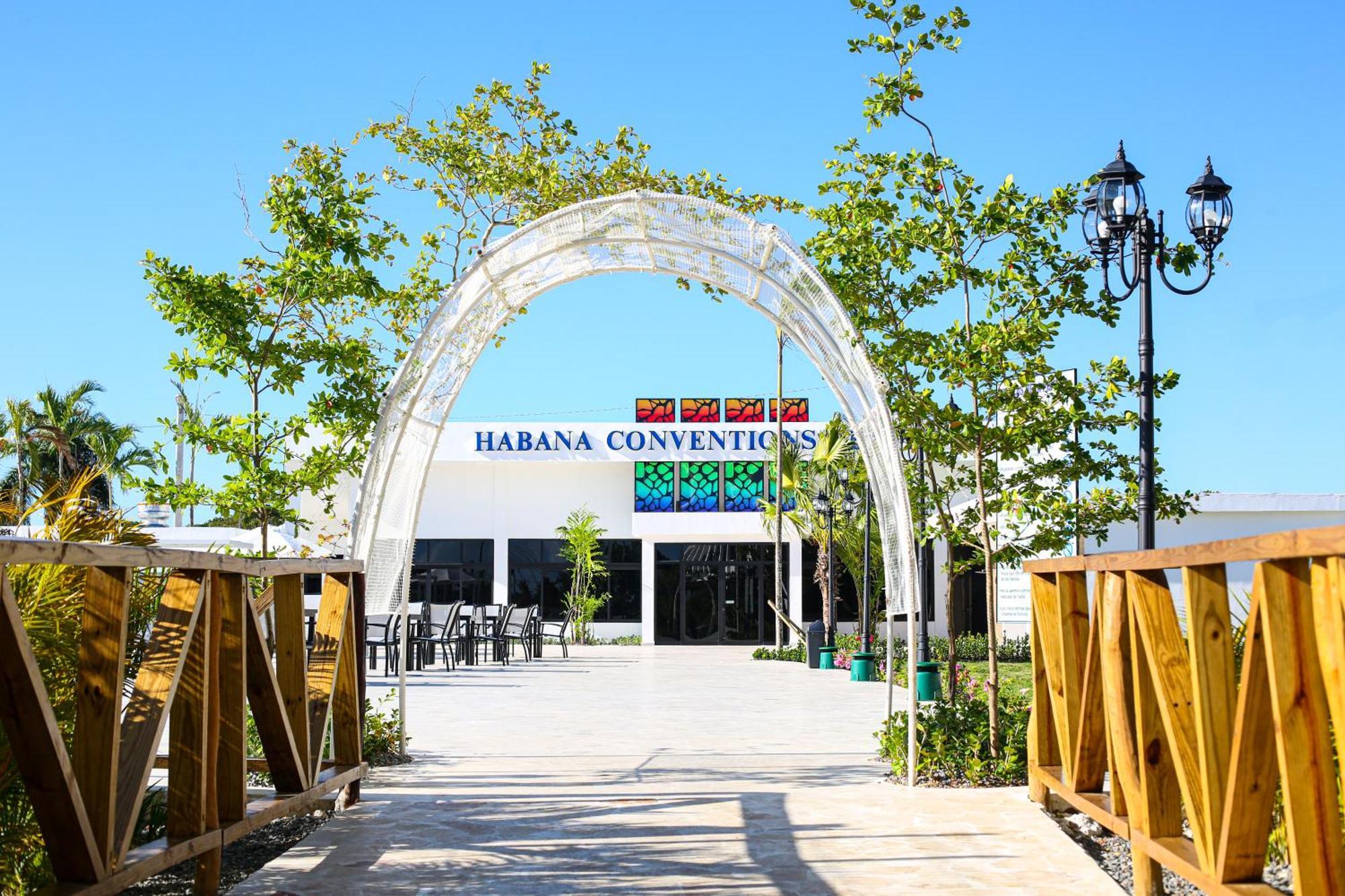 Habana Hotel Y Restaurante Higuey Dış mekan fotoğraf